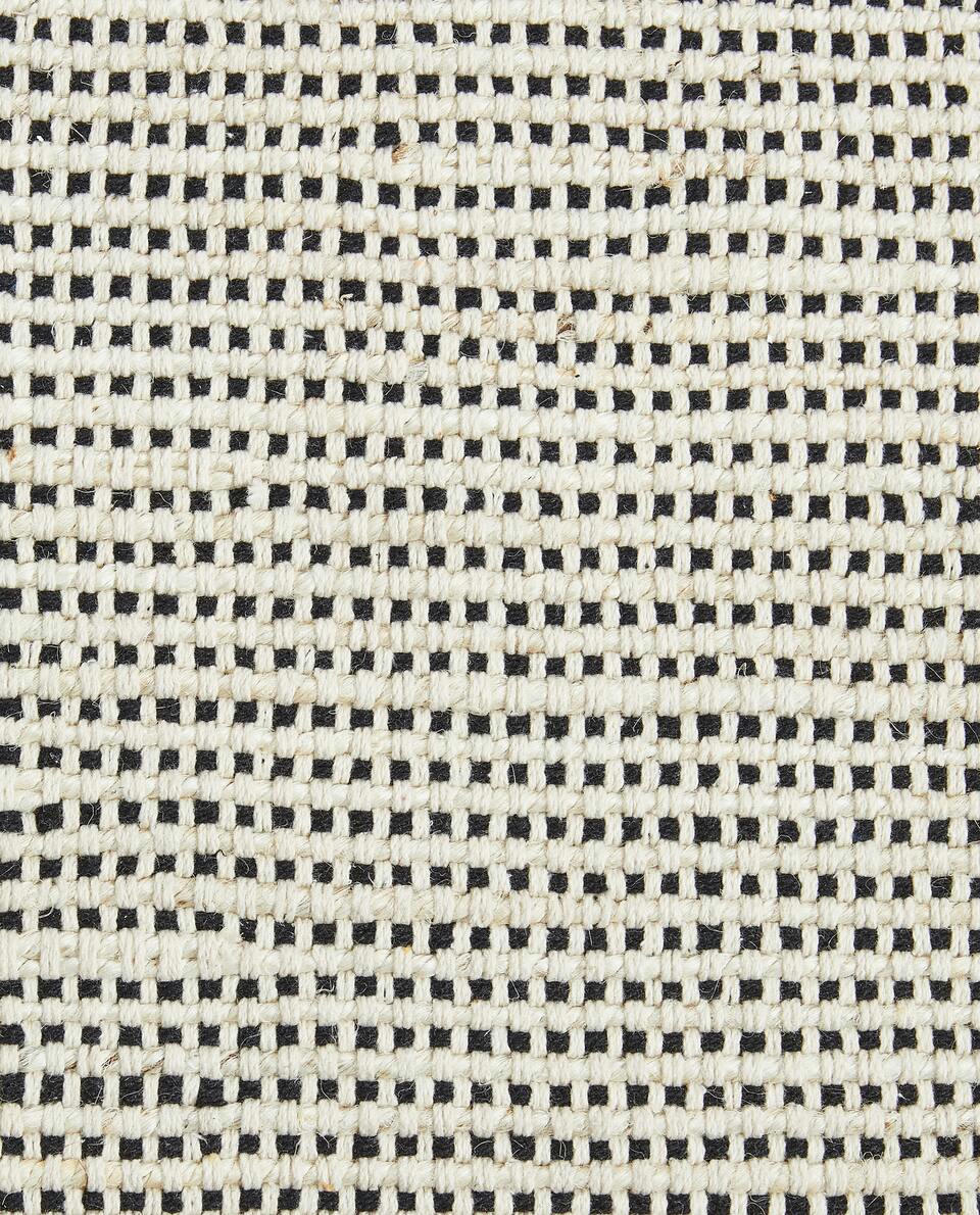 FLECKED RUG