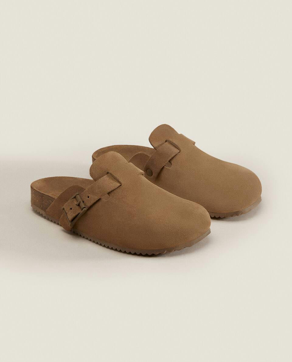 LEATHER CLOGS WITH BUCKLE