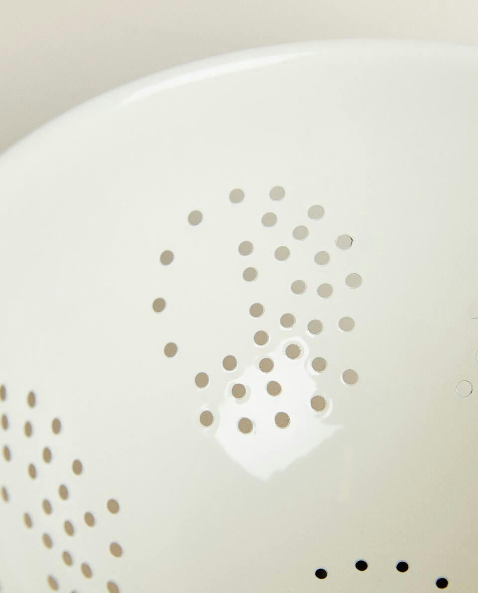 LACQUERED COLANDER